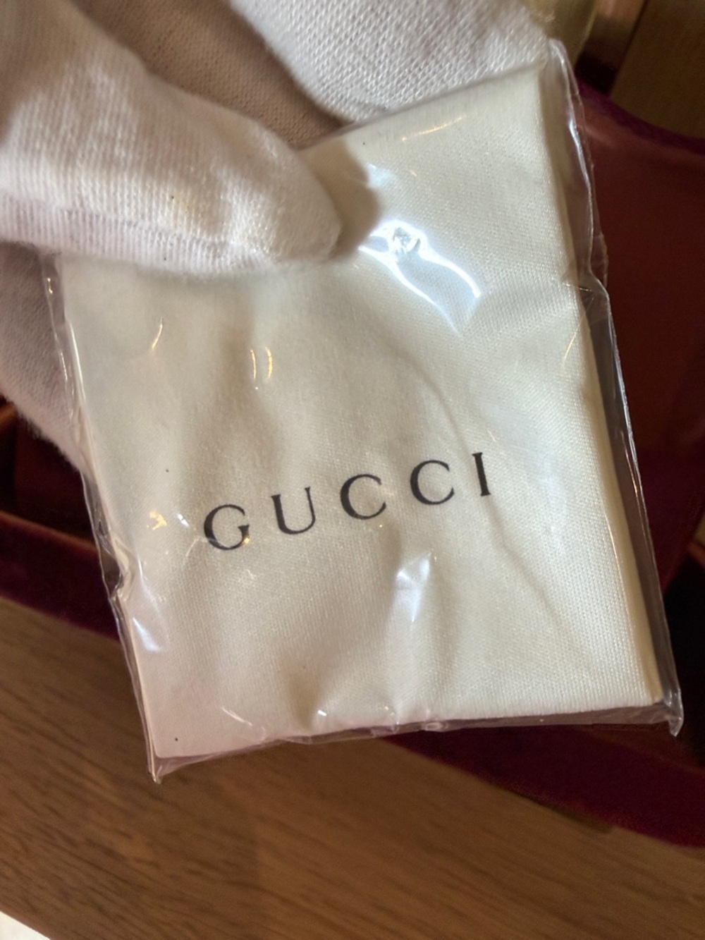 Gucci Velvet Eyewear Case in Deep Rose and Peach. Case , dust bag and wipe cloth - Picture 7 of 7